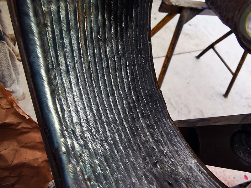 Detailaufnahme der Schweißraupen nach dem Auftragsschweißen mit Sir Meccanica WS2 Standard Line Boring Machine
